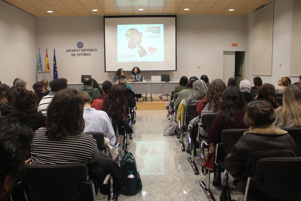 Pastora Filigrana en las Jornadas La Toxicidad está en el aire